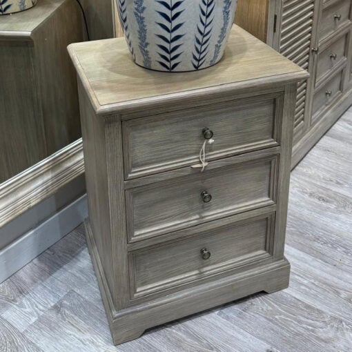 Hamptons Rustic Country Farmhouse 3 Drawer Solid Light Wood Bedside Cabinet Side Table